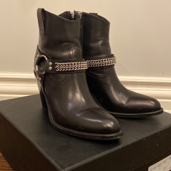 Saint Laurent Wyatt boots with chain - Picture 6 of 11